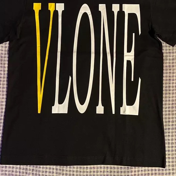 VLONE Yellow lettering size medium worn once - Picture 2 of 5